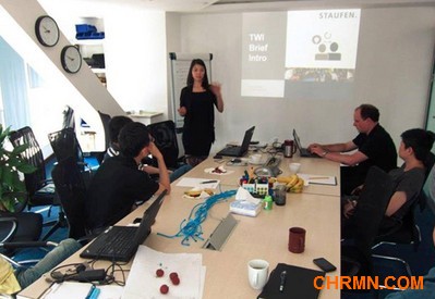 Next Step Connections 学员在实习期间做演示