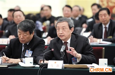 昨日，全国人大常委会联组审议国务院关于统筹推进城乡社会保障体系建设工作情况的报告并进行专题询问，国务院副总理马凯作说明。这是本届全国人大常委会以来，首次由副总理参加专题询问。杜洋 摄