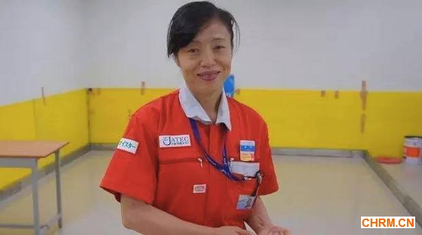 新津春子,出生在中国沈阳,她的父亲是二战遗孤,是个日本人,母亲则是中国人。春子17岁时,举家迁往日本生活,那时的春子甚至一句日语都听不懂。