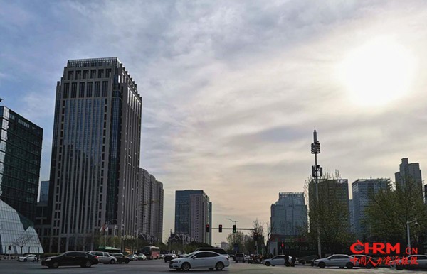 近30城上演“抢人大战”，谁将