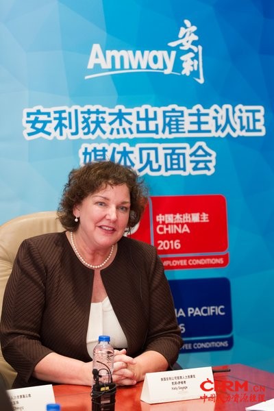 安利全球首席人力资源官Kally Savage接受媒体采访