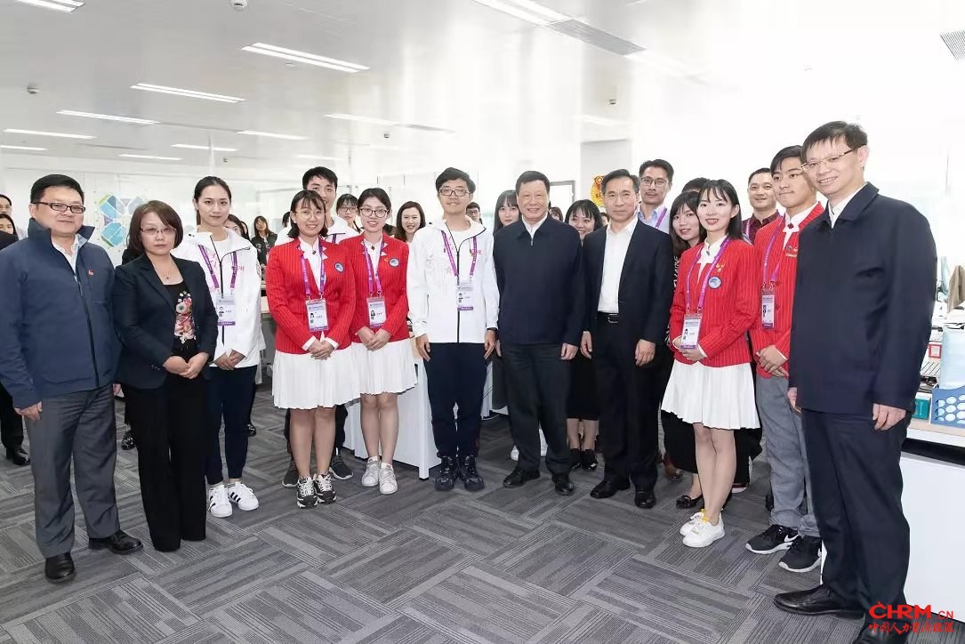 上海市委副书记、市长、进口博览会执委会主任应勇带队来到第二届进口博览会城市服务保障领导小组志愿者服务保障组进行调研和慰问