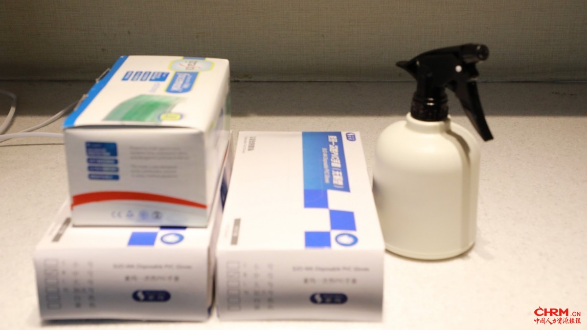 消毒液与口罩等卫生用品