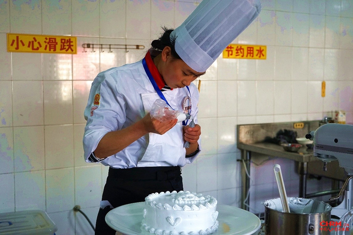 2019年，刘建利参加四川省中职学生技能大赛获得面点组一等奖