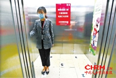 4月13日，小米武汉总部，门厅、电梯间和办公区均张贴有醒目防疫海报 长江日报记者高勇 摄 线索提供 通讯员马丹妮