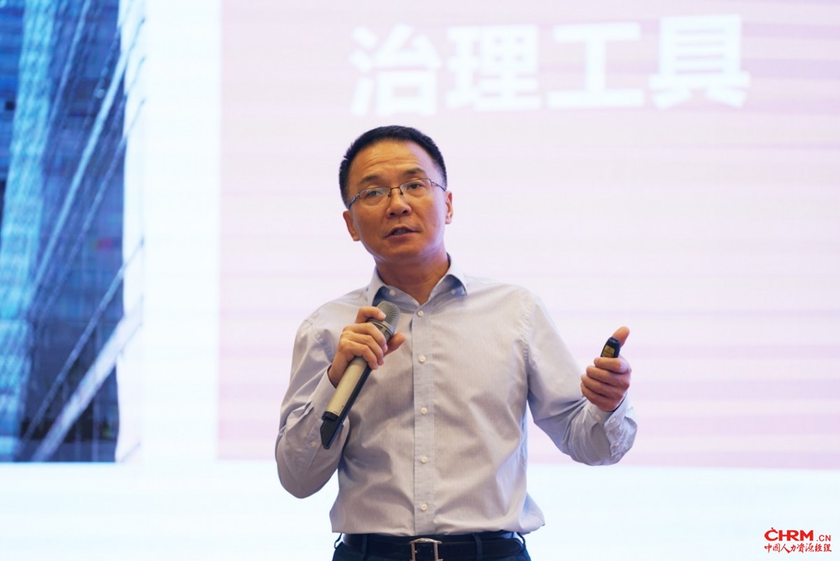 结训典礼上何肖锋为全体校招新员工授课 结训典礼上何肖锋为全体校招新员工授课