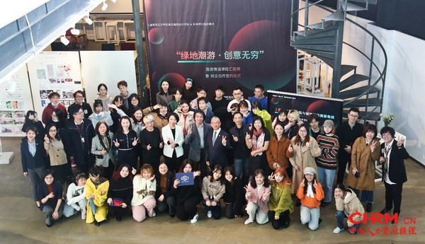 图为活动现场 图为活动现场