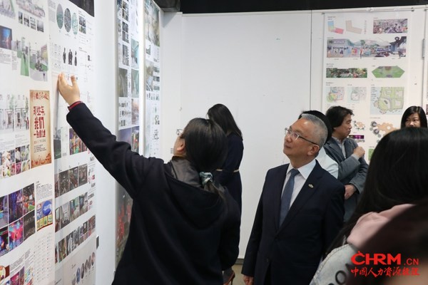 图为签约仪式现场 图为签约仪式现场