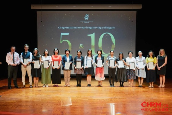天津惠灵顿学校荣获长期服务奖的老师们 天津惠灵顿学校荣获长期服务奖的老师们