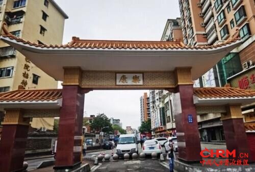 活久见！日薪700元没人来，老板站街排队两公里让工人挑：“招人竟比找女朋友还难”