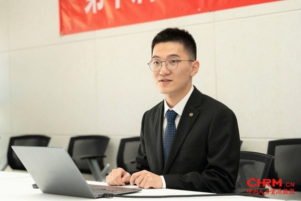 北航宇航学院本科三年级学生胡旭正在进行评审答辩 北航宇航学院本科三年级学生胡旭正在进行评审答辩