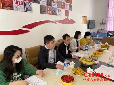 调研团与当地学校开展座谈交流会
