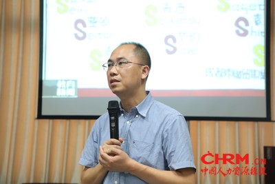 2018年7月，向勇在希望厨师成都场面试中，向候选人介绍学校情况