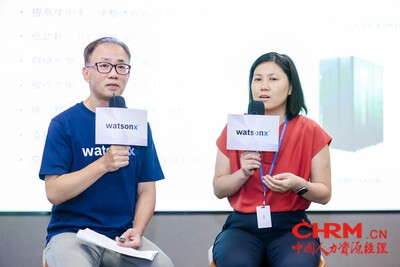 百度智能云云存储部及数据库部总经理 于淼(右)、IBM副总裁、大中华区存储业务总经理 侯淼(左) 百度智能云云存储部及数据库部总经理 于淼(右)、IBM副总裁、大中华区存储业务总经理 侯淼(左)