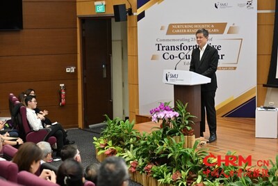 新加坡教育部长陈振声在新加坡管理大学的研讨会上发表开幕致辞。