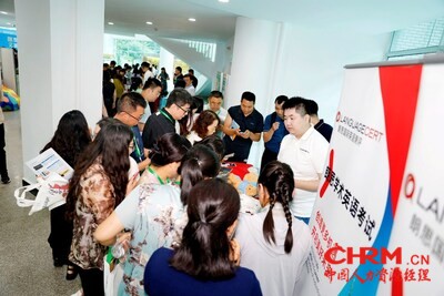 参会专家及老师积极了解朗思国际测评