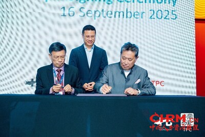 曹宝记(TPC)集团主席曹慰德先生与Fengshan公民咨询委员会主席Chia Song Leng，JP，BBM(L)，在新加坡教育部长兼社会服务整合部长李智陞先生的见证下签署“社会转型计划”