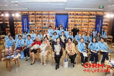 科技女生们于中国科学院微小卫星创新研究院展开“航天之旅” 科技女生们于中国科学院微小卫星创新研究院展开“航天之旅”