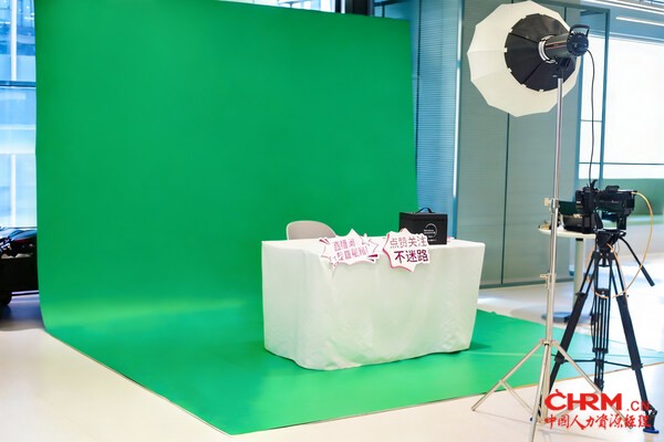 现场体验式电商直播间