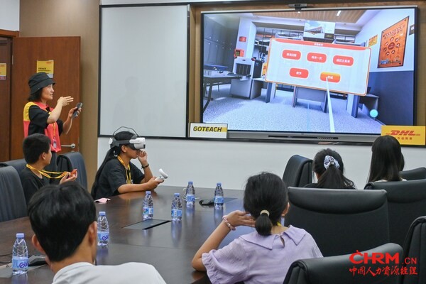 DHL快递中国区员工志愿者带领成都SOS儿童村青少年走进公司成都口岸