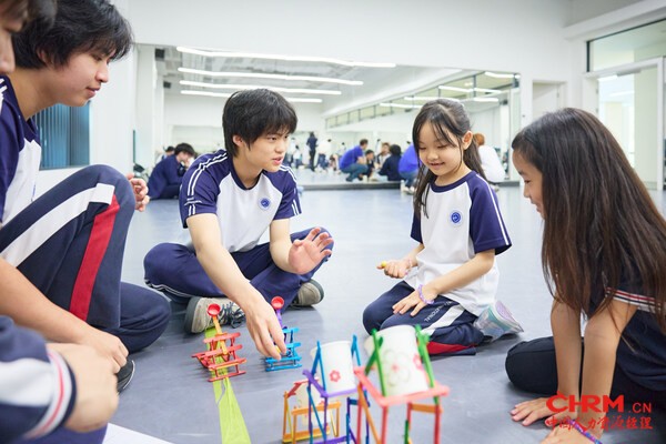 2026年3月，陈广宇作为顶点神经科学课程毕业班的一员，为低年级小朋友精心制作了一批创意玩具。