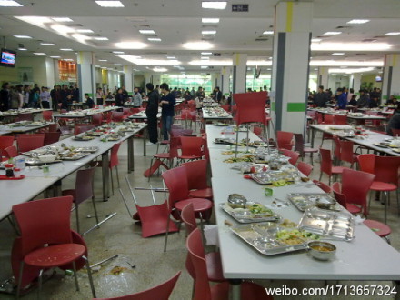 LG Display南京工厂罢工(图片来自新浪微博)