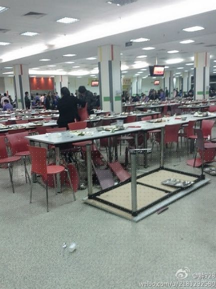 LG Display南京工厂罢工(图片来自新浪微博)