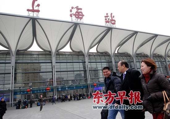 用人单位火车站凌晨招人：现在走，今晚就住员工宿舍