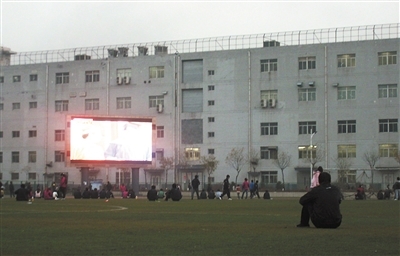 揭秘富士康:机械难熬凌晨4点的流水线